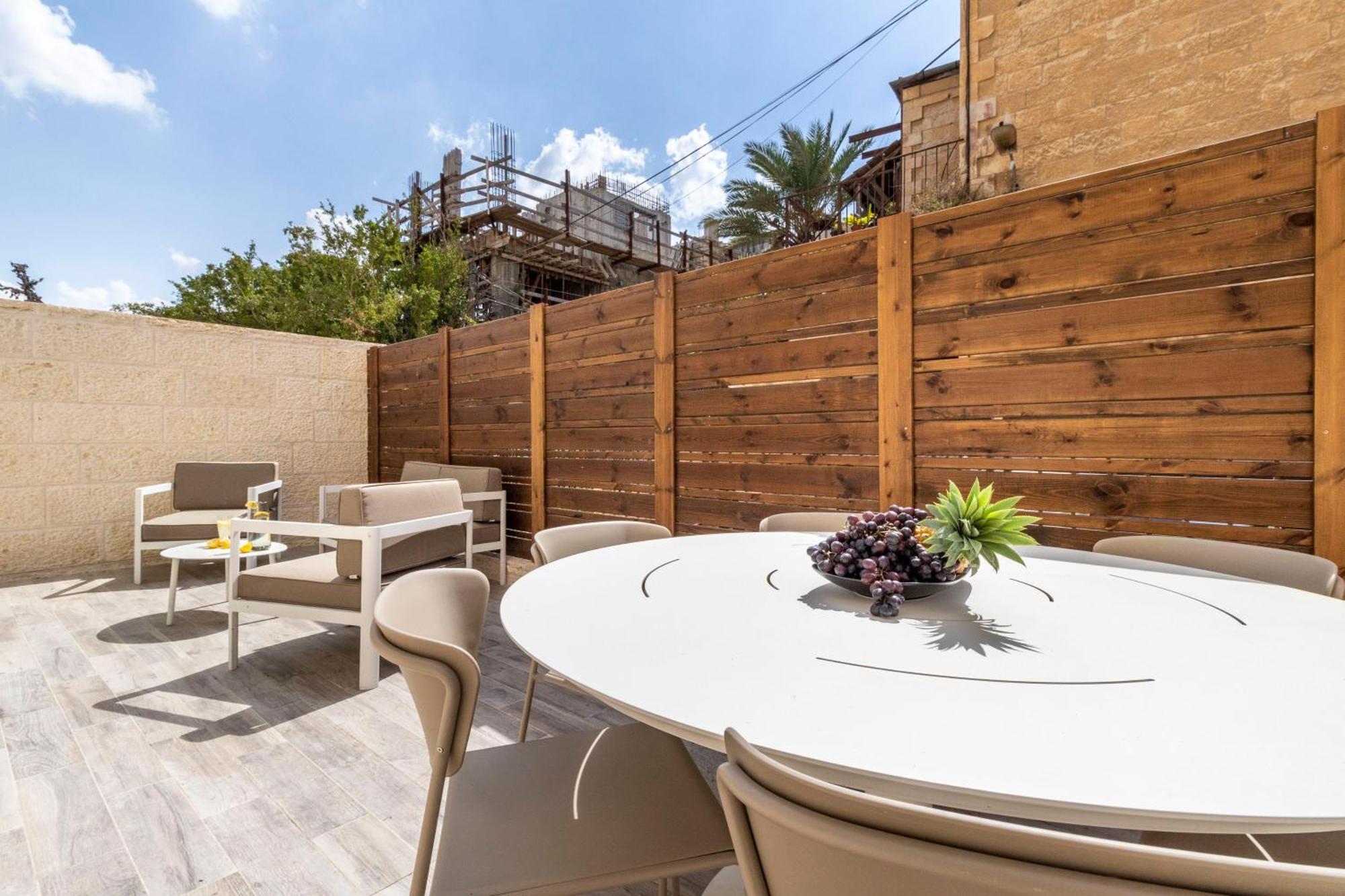 Ha-nevi'im St 22 - Isrentals Apartment *